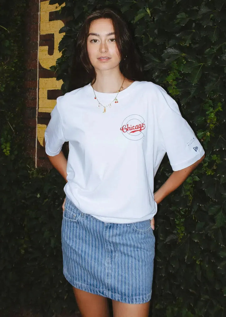Chicago Cubs X Alice &amp; Wonder Hey Chicago Oversized White Tee Short Sleeve Tees NEW ERA CAP COMPANY INC