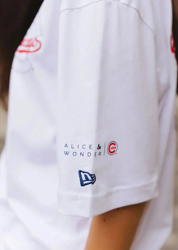 Chicago Cubs X Alice &amp; Wonder Hey Chicago Oversized White Tee Short Sleeve Tees NEW ERA CAP COMPANY INC